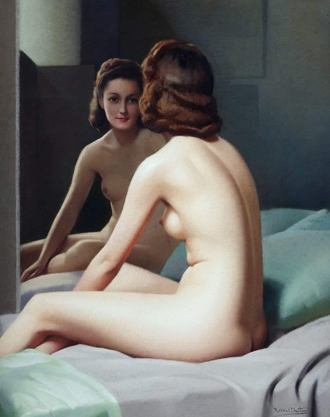 Khoả thân nằm trước gương